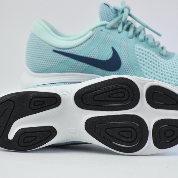 Size 7 Nike Revolution 4 Women's Shoes - Picture 7 of 11
